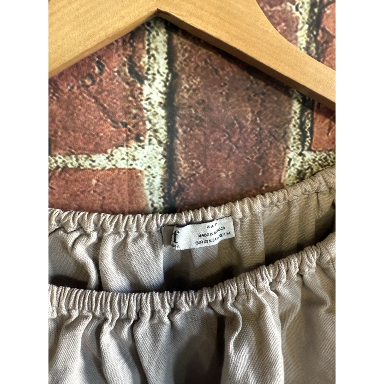 Zara Zara Women's Brown Cropped Blouse Size XS User: Zara Women's Brown Cropped Blouse Size XS Size XS / US 0-2 / IT 36-38 - 3 Thumbnail
