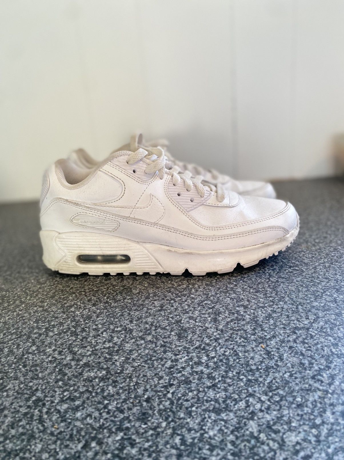 Nike Woman’s air maxes Size US 7 / IT 37 - 1 Thumbnail