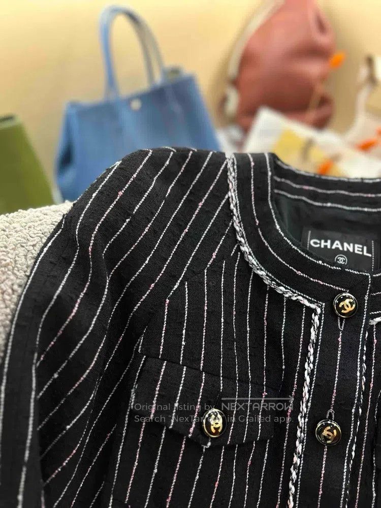 Chanel Chanel Black striped glitter round-neck two-pocket jacket Size S / US 4 / IT 40 - 2 Thumbnail