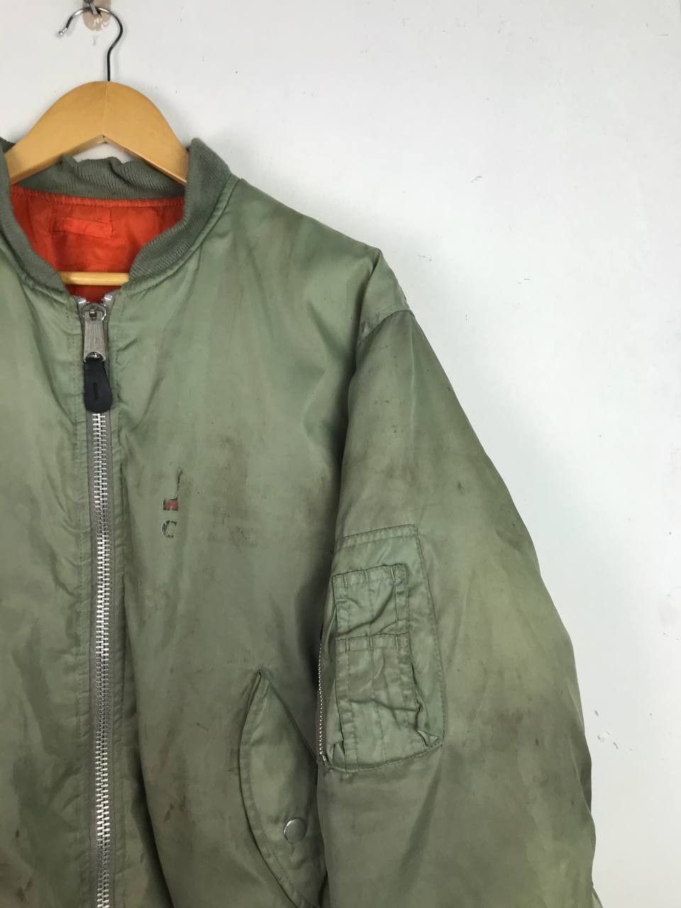 Vintage Vintage Sun Faded MA-1 Distressed Bomber Jacket Size US L / EU 52-54 / 3 - 5 Thumbnail