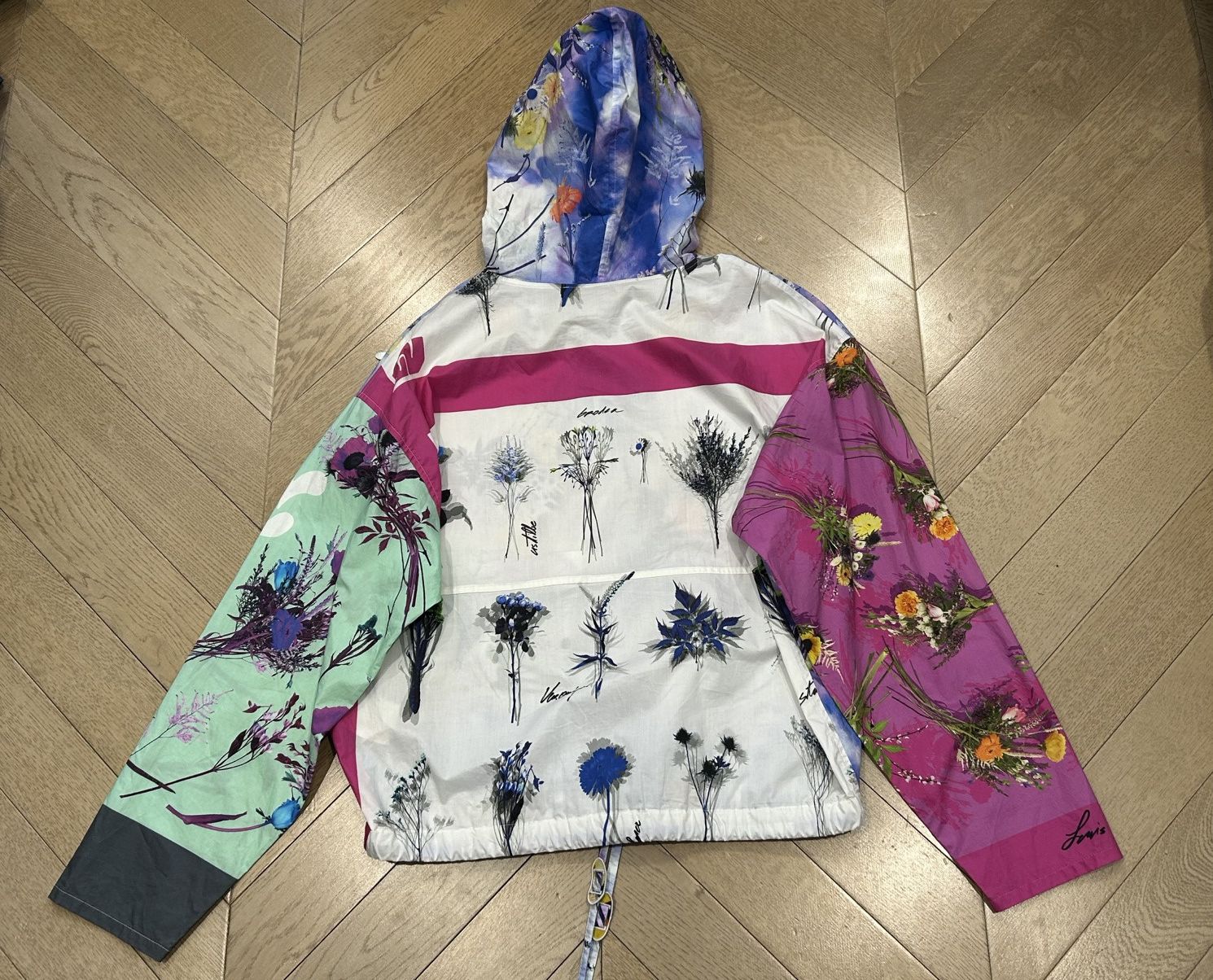 Louis Vuitton LOUIS VUITTON FLORAL PRINTED HOODIE Size US S / EU 44-46 / 1 - 2 Thumbnail