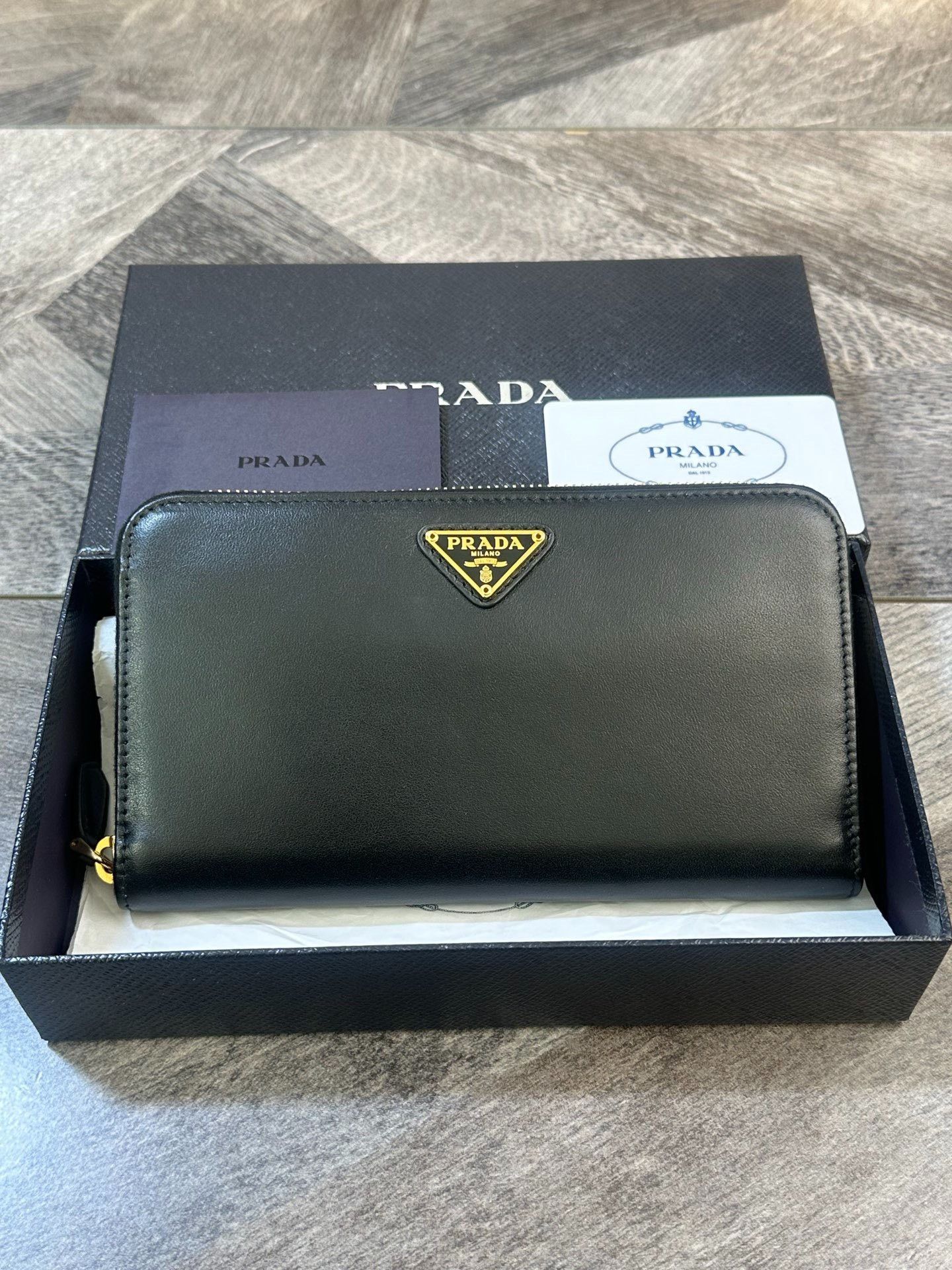 Prada Prada Classic Long Zip Wallet Clutch Size ONE SIZE - 1 Thumbnail