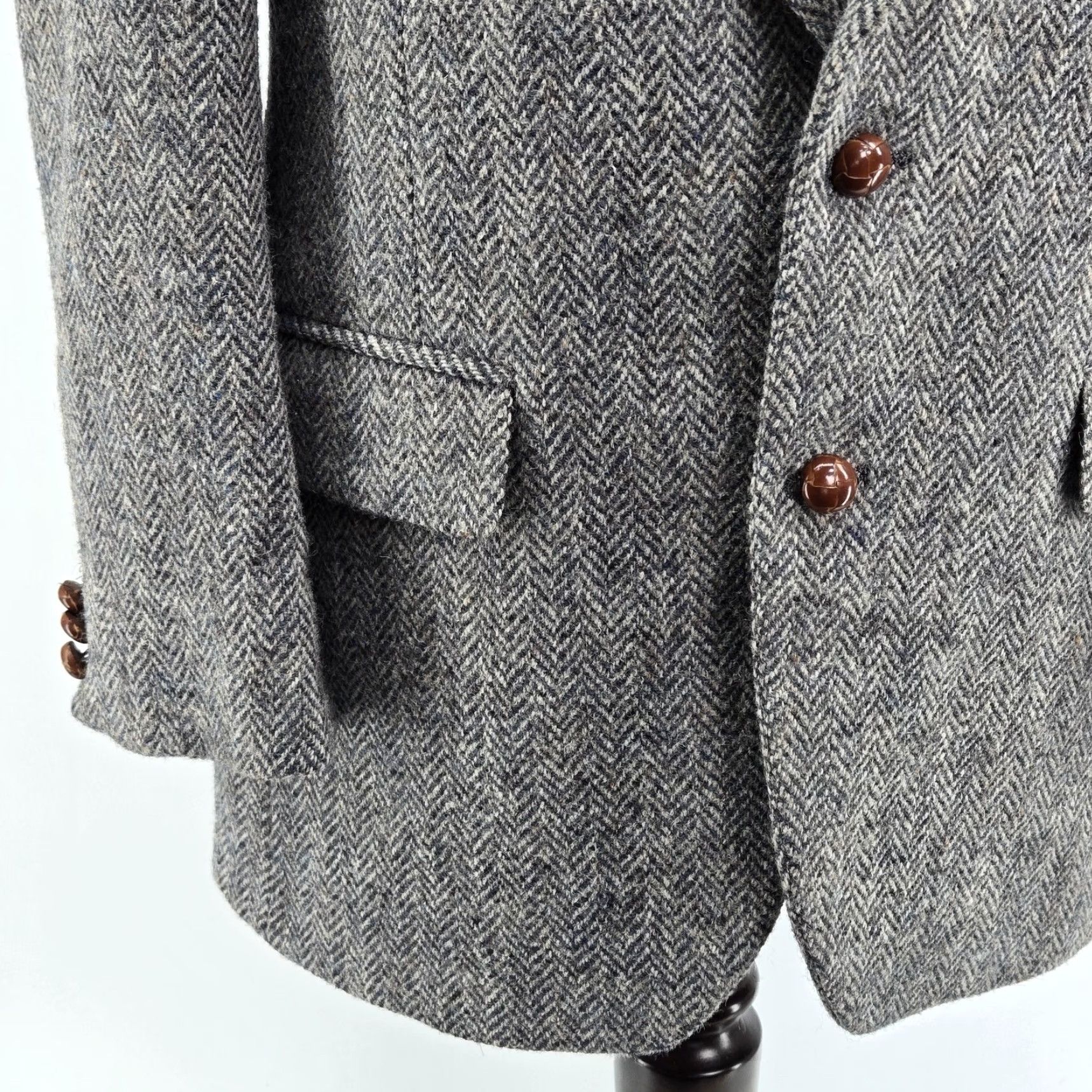 Harris Tweed Vintage Harris Tweed Sport Coat Gray Herringbone 40R Two-Button Notch Lapel Wool Blazer United States Mens Regular 2 Piece Jacket Coat Size 40R - 5 Thumbnail