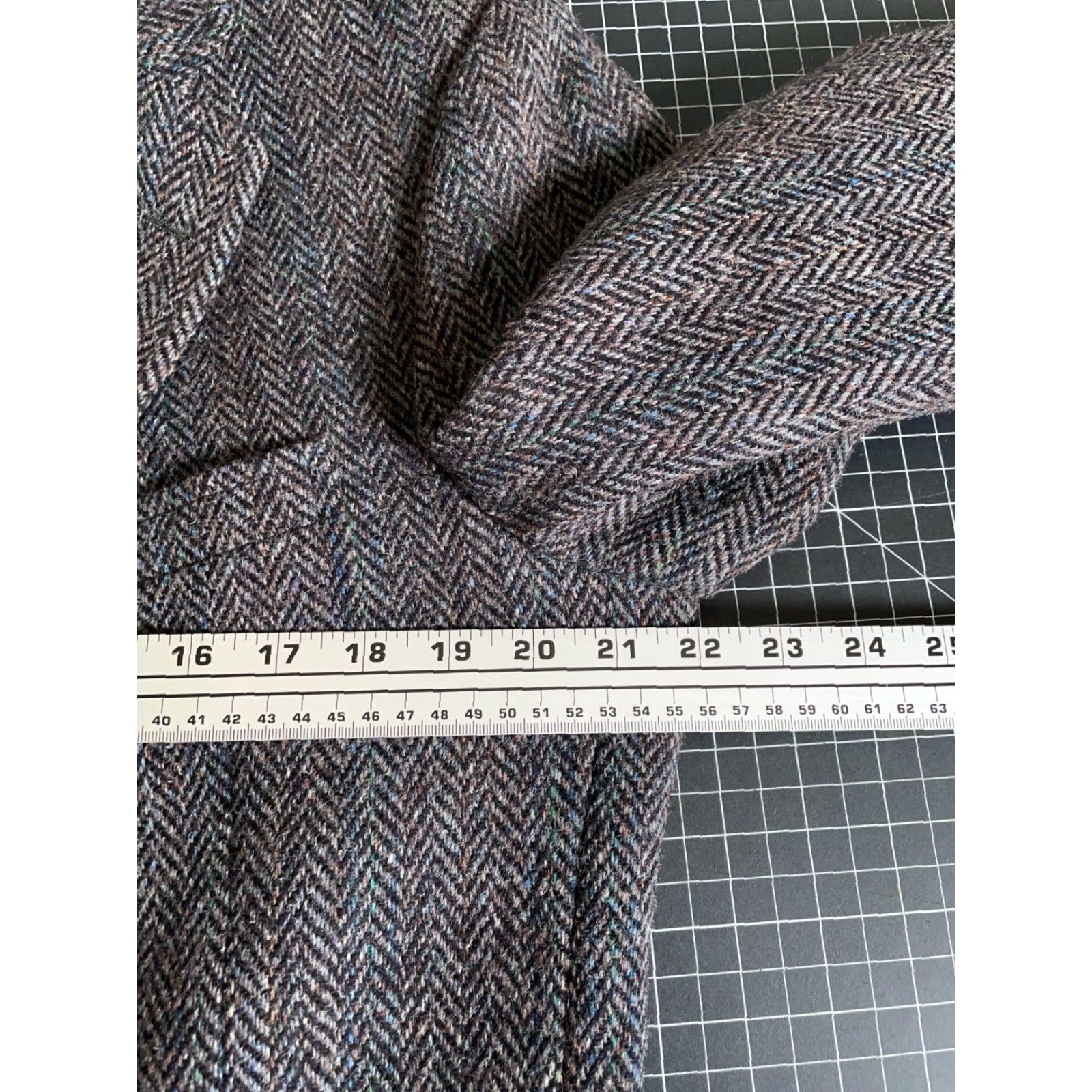Harris Tweed VINTAGE Harris Tweed Blazer Men’s 40 Regular Gray Herringbone Wool Classic Preppy Size 40R - 5 Thumbnail