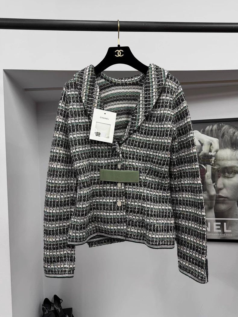 Chanel Chanel Current series heavy industry green knitted jacket Size XS / US 0-2 / IT 36-38 - 1 Thumbnail