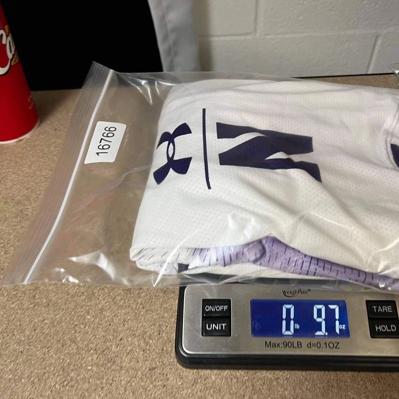 Under Armour Northwestern Wildcats Shirt L Heatgear Short Sleeve Hooded Size US L / EU 52-54 / 3 - 8 Thumbnail