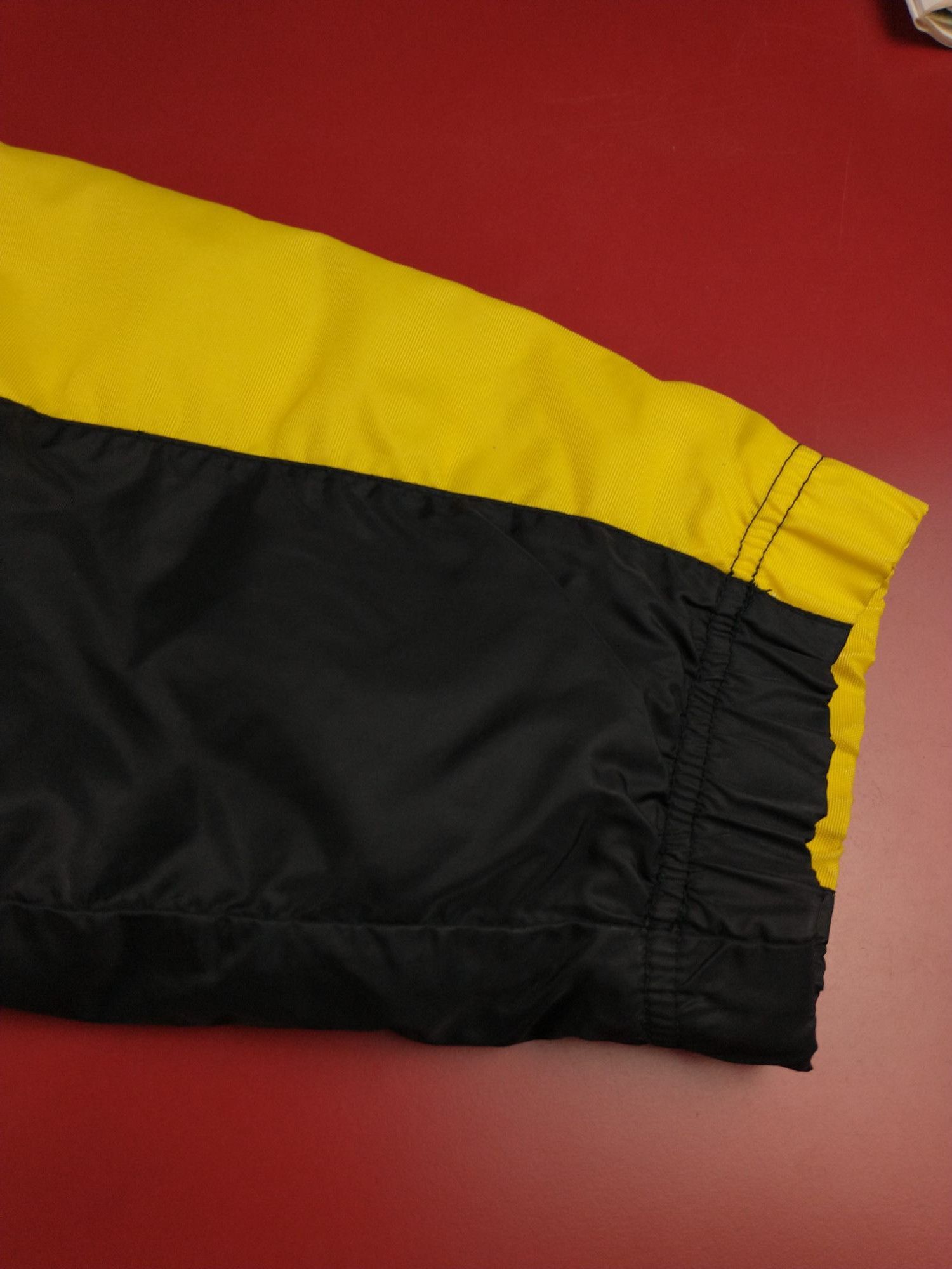 Nike Vintage 90s Nike Jacket Swoosh Black and Yellow Hooded Size US L / EU 52-54 / 3 - 9 Thumbnail