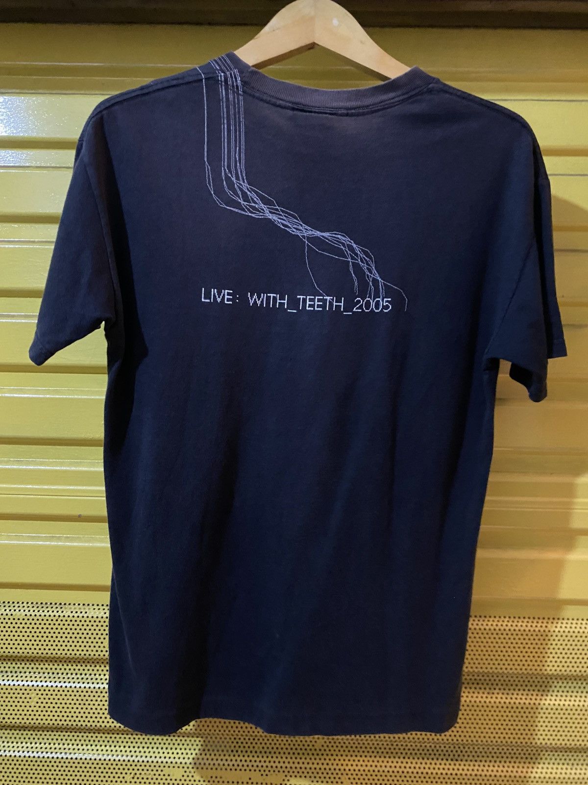 Band Tees Vintage Nine Inch Nails With Teeths band tee Size US M / EU 48-50 / 2 - 4 Thumbnail