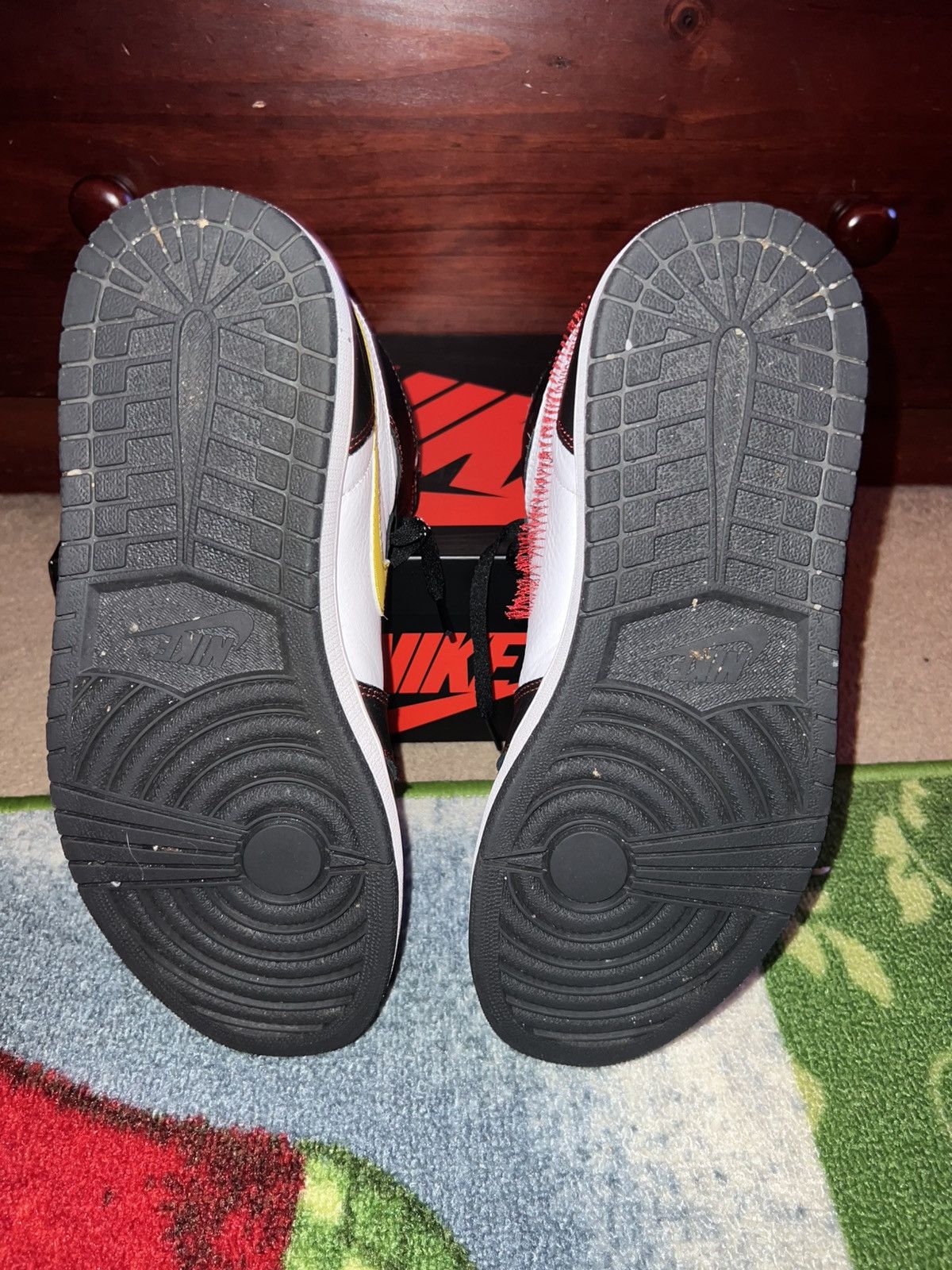 Jordan Brand Air Jordan 1 Retro High OG 'Defiant' Size US 11 / EU 44 - 5 Thumbnail