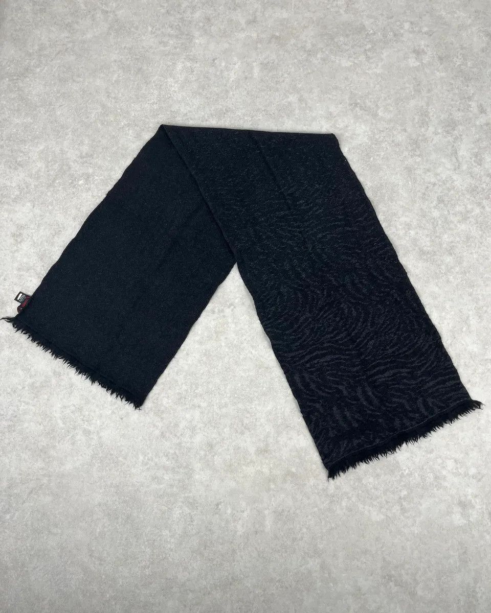 Roberto Cavalli 2000s Roberto Cavalli Abstract Lines Black Wool Scarf Size ONE SIZE - 4 Thumbnail