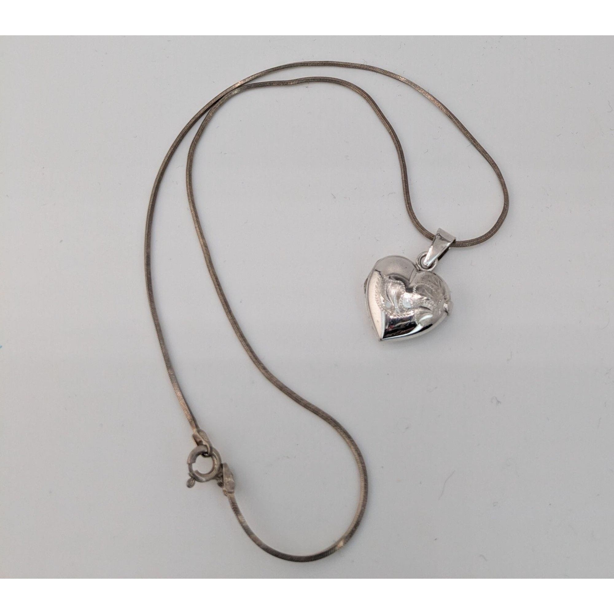 Other Vintage Engraved Sterling Silver Heart Locket Necklace Size ONE SIZE - 8 Thumbnail