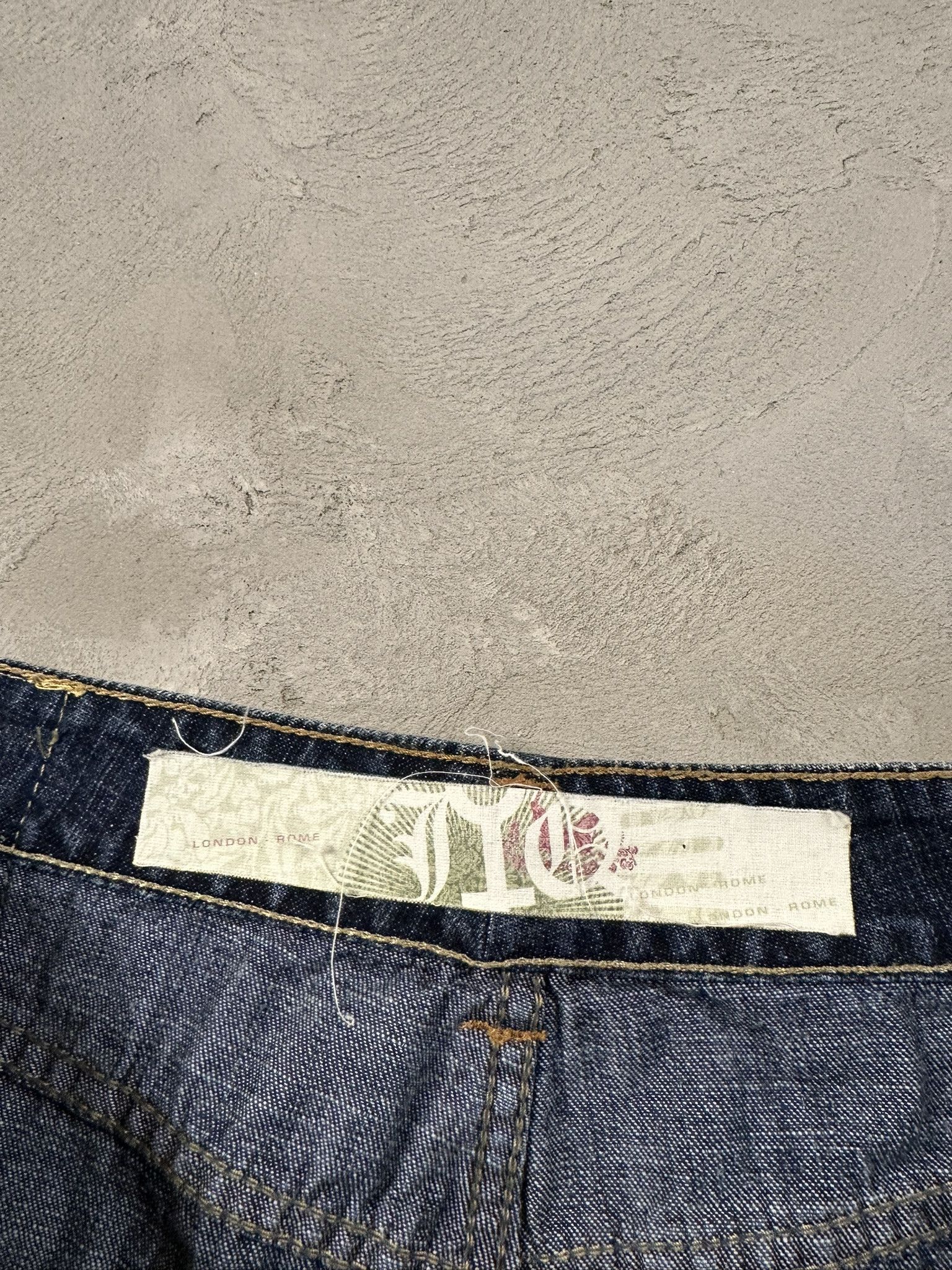 Vintage Vintage Y2k Italian Faded Denim Midi Skirt 2000s Size 34" / US 12 / IT 48 - 6 Thumbnail