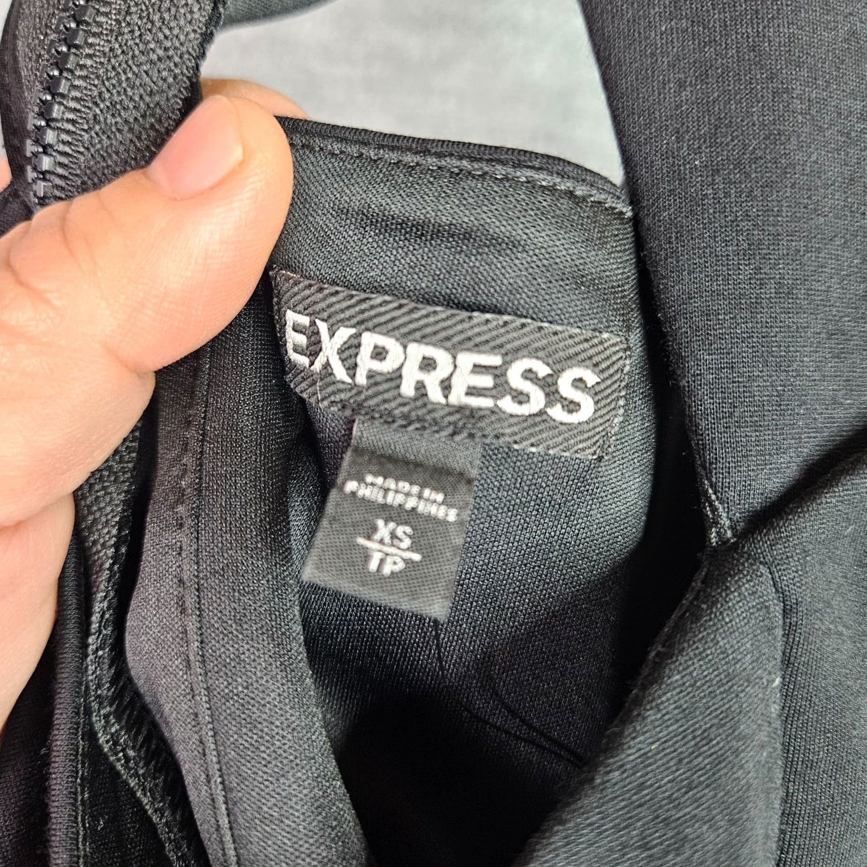 Express Express Women's XS Cropped Zipper Back Top Nylon Polyester Rayon Spandex Blouse Sleeveless Black Cropped Shirt Active Small XS Size XS / US 0-2 / IT 36-38 - 4 Thumbnail
