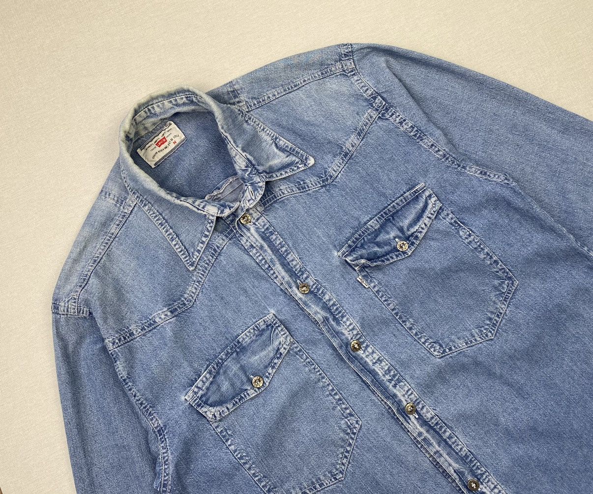 Levi's × Vintage Mens Vintage Levi’s Long Sleeve Denim Shirt size M Size US M / EU 48-50 / 2 - 2 Thumbnail