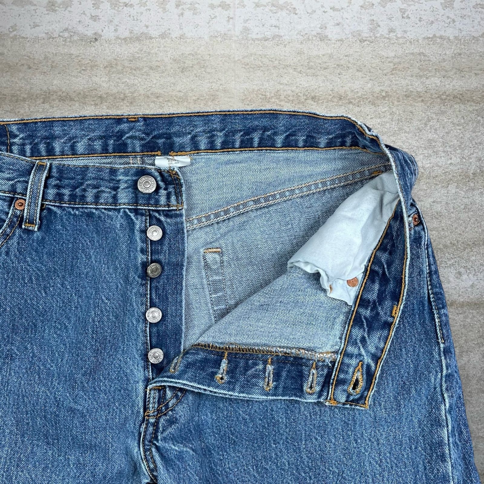 Levi's Vintage Y2K Levis Jeans 501 36x30 Straight Fit Medium Wash Size US 36 / EU 52 - 5 Thumbnail
