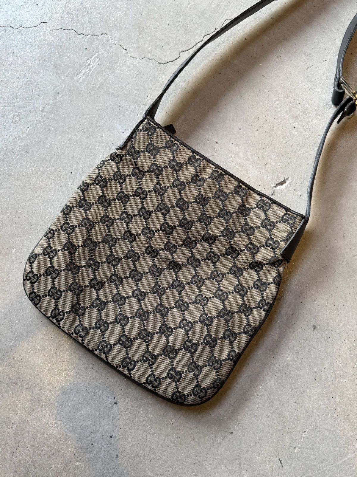 Gucci GUCCI GG Canvas Shoulder Bag Beige Size ONE SIZE - 1 Thumbnail
