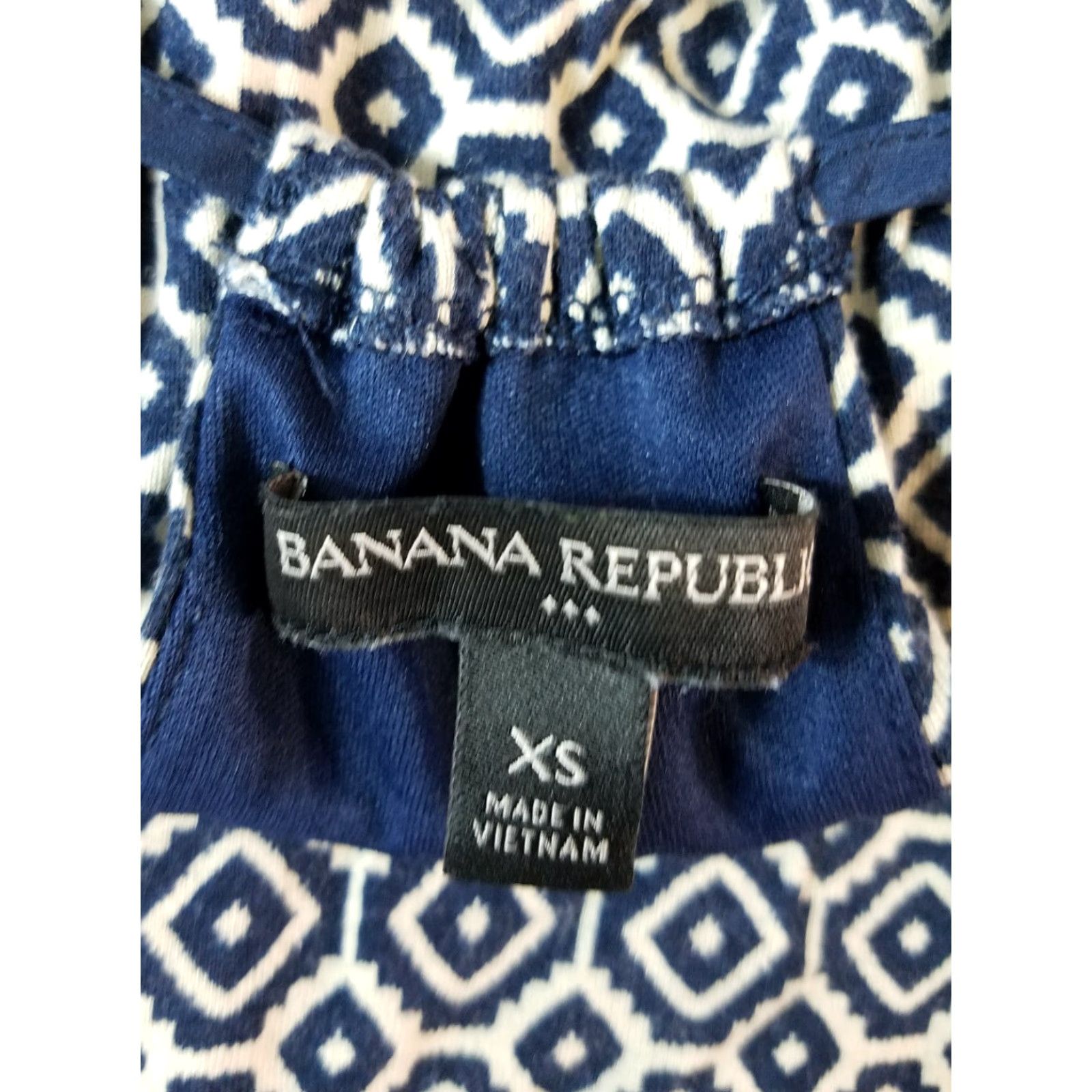 Banana Republic Banana Republic Tank Women XS Blue Geometric Pattern Rayon Blend Cami Size XS / US 0-2 / IT 36-38 - 4 Thumbnail