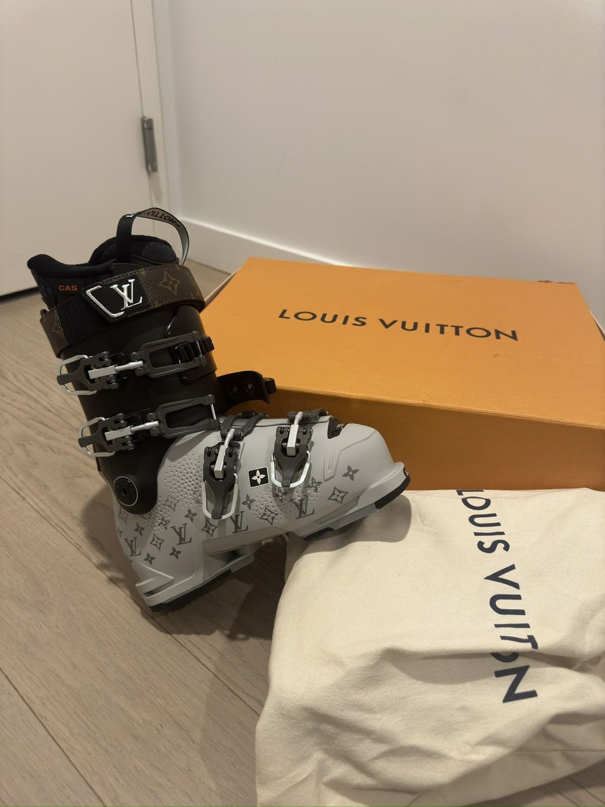 Louis Vuitton Louis Vuitton x Tecnica Skiboots Size US 8 / EU 41 - 1 Thumbnail