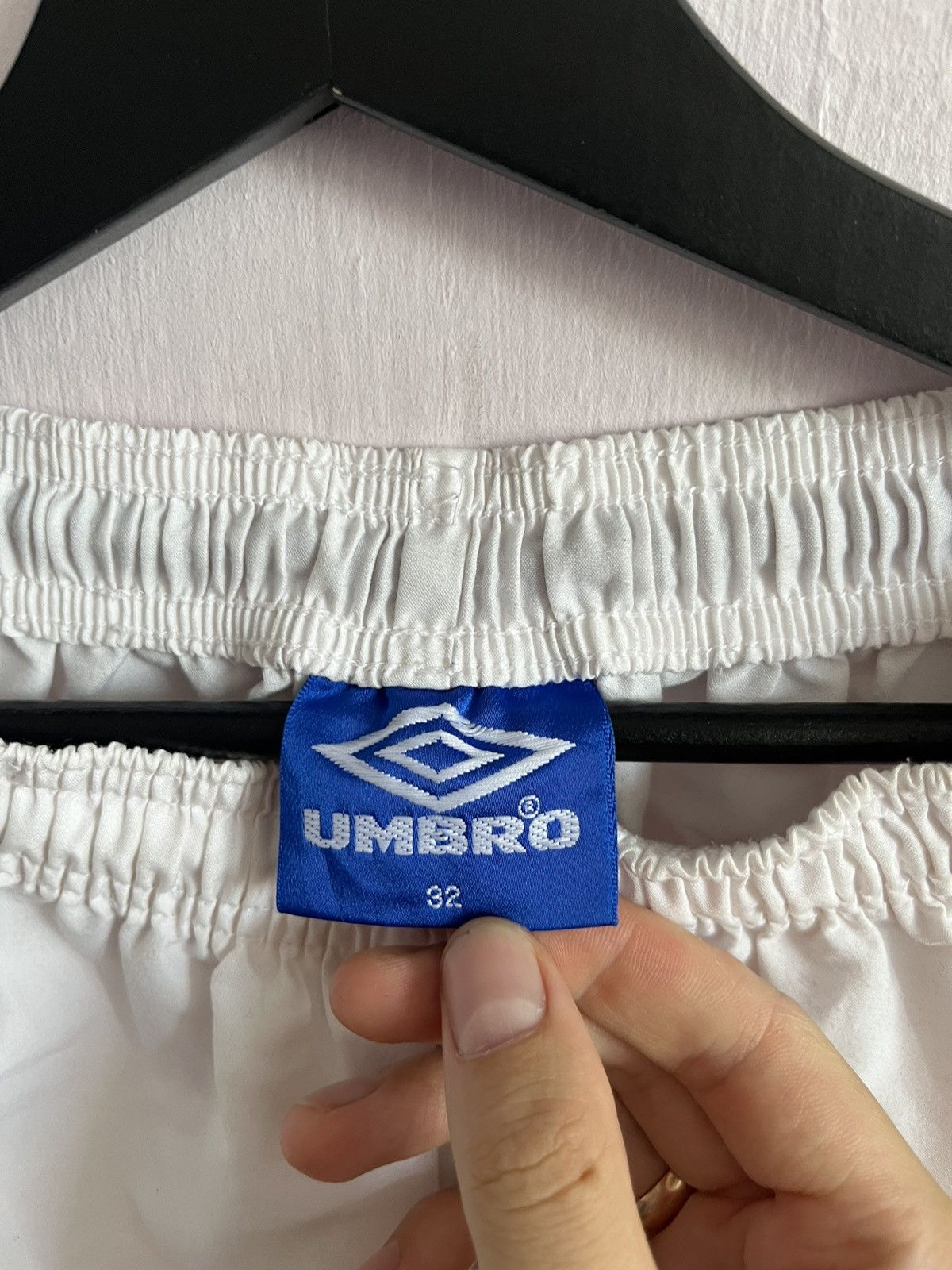 Vintage Vintage Umbro 1996/1998 Manchester United Football Shorts Size US 32 / EU 48 - 7 Thumbnail