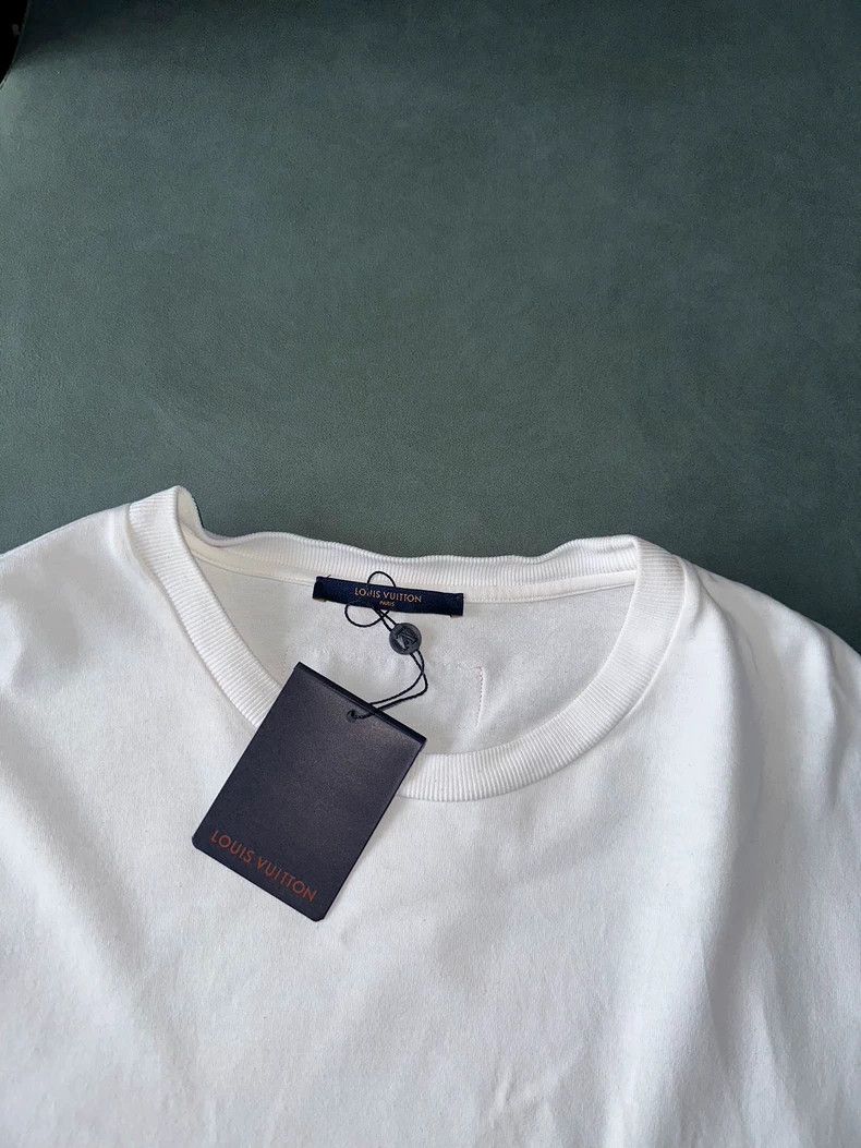 Louis Vuitton Louis Vuitton Back slogan instructions plain white short sl Size US XXL / EU 58 / 5 - 2 Thumbnail
