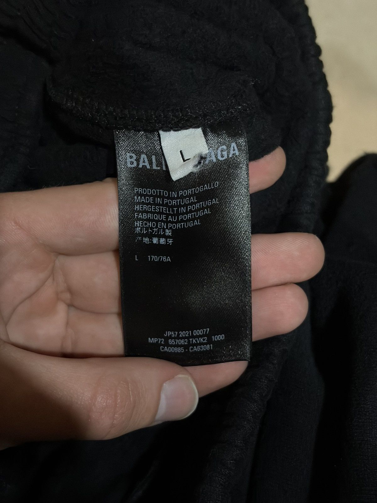 Balenciaga balenciaga sporty b trashed shorts Size US 31 - 5 Thumbnail