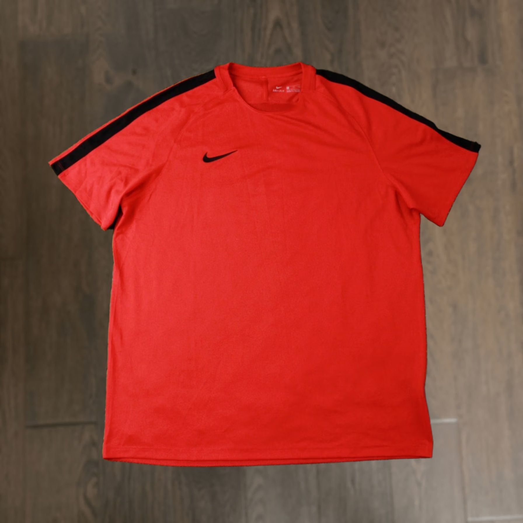 Nike Nike Squad Dri-FIT Shirt Men XXL Red and Black Football Jersey T-Shirt 2017 Nike Dri-Fit Squad Mens XXL Red Black Football Shirt Size US XXL / EU 58 / 5 - 1 Thumbnail