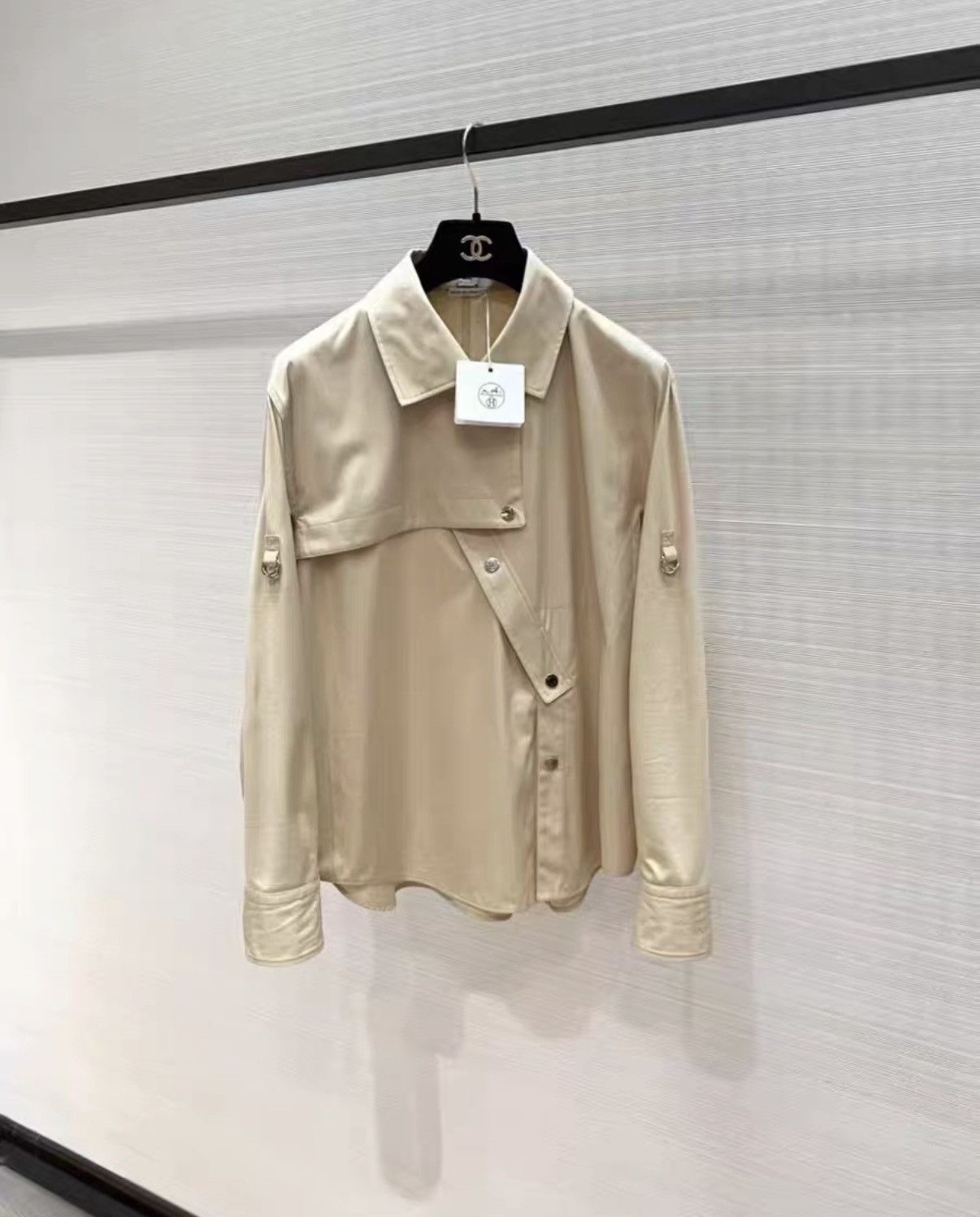 Hermes Hermès Khaki Irregular Long Sleeve Shirt Jacket J33 Size XXS / US 00 / IT 34 - 1 Thumbnail
