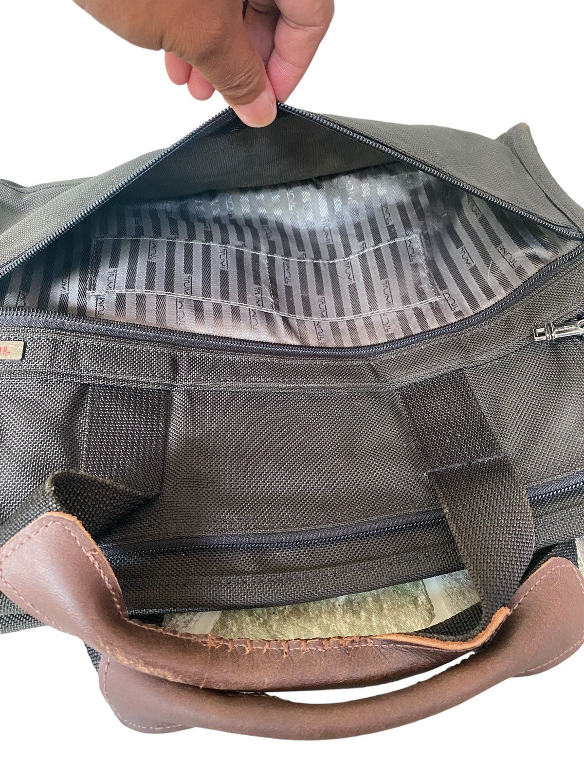 Designer Rare TUMI Messenger Bag Size ONE SIZE - 19 Thumbnail