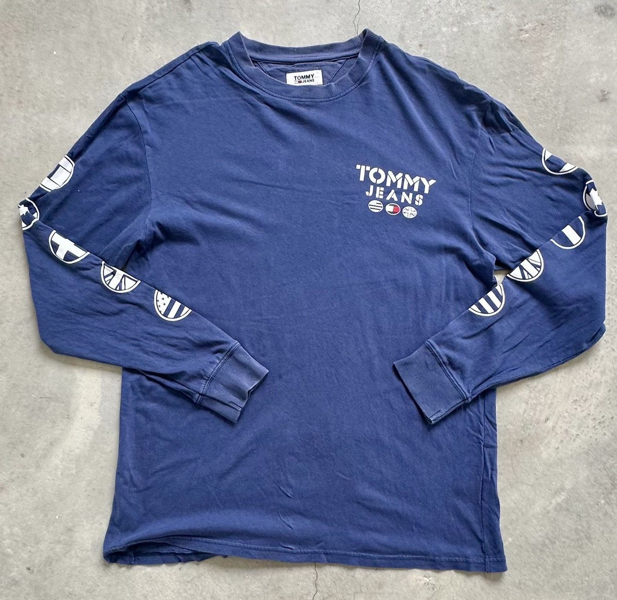 Tommy Hilfiger × Vintage VINTAGE TOMMY HILFIGER BIG SPELLOUT TEE Size US L / EU 52-54 / 3 - 2 Thumbnail