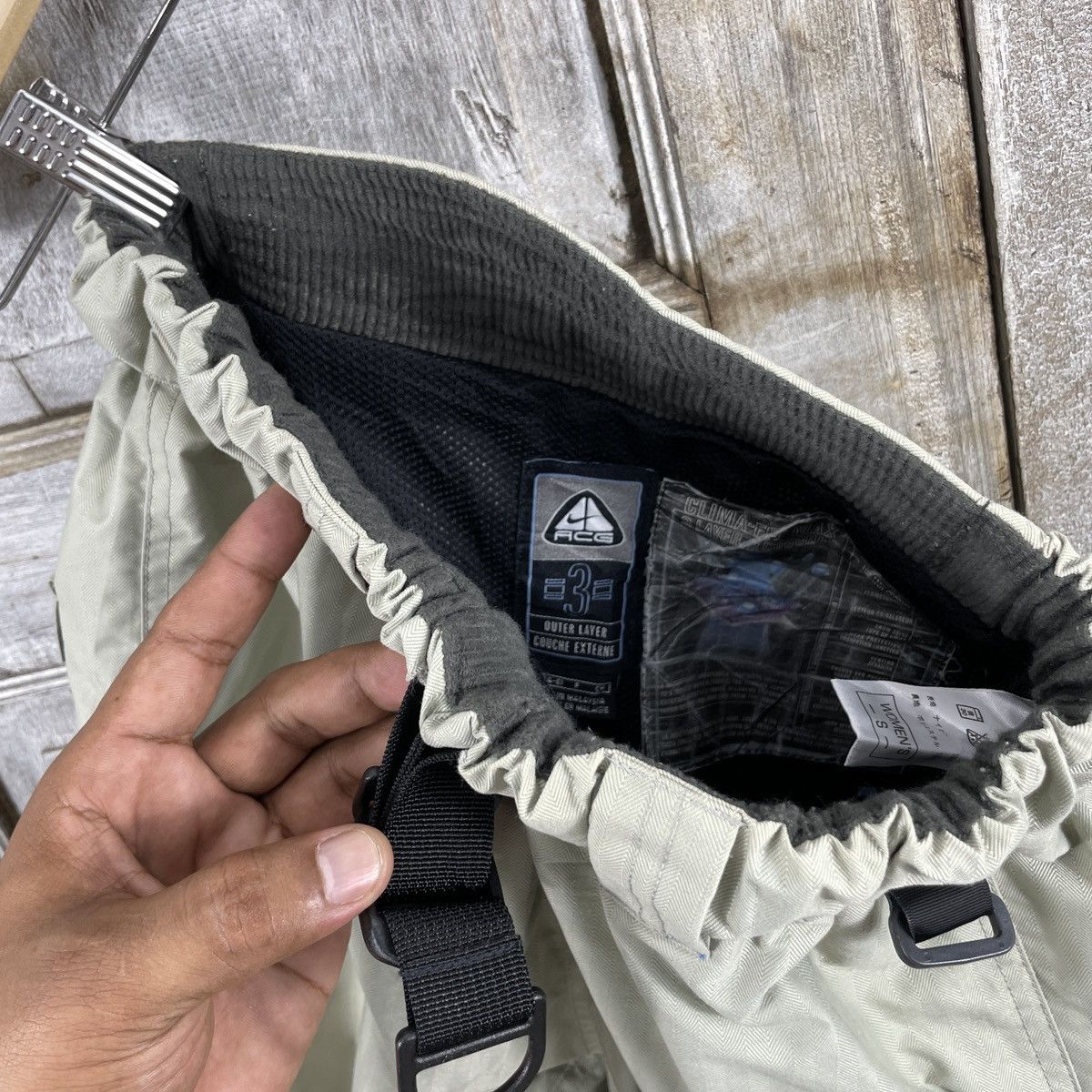 Nike × Nike ACG Vintage Nike ACG Pants Snow Ski Rain Small Relaxed Fit Size 30" / US 8 / IT 44 - 14 Thumbnail