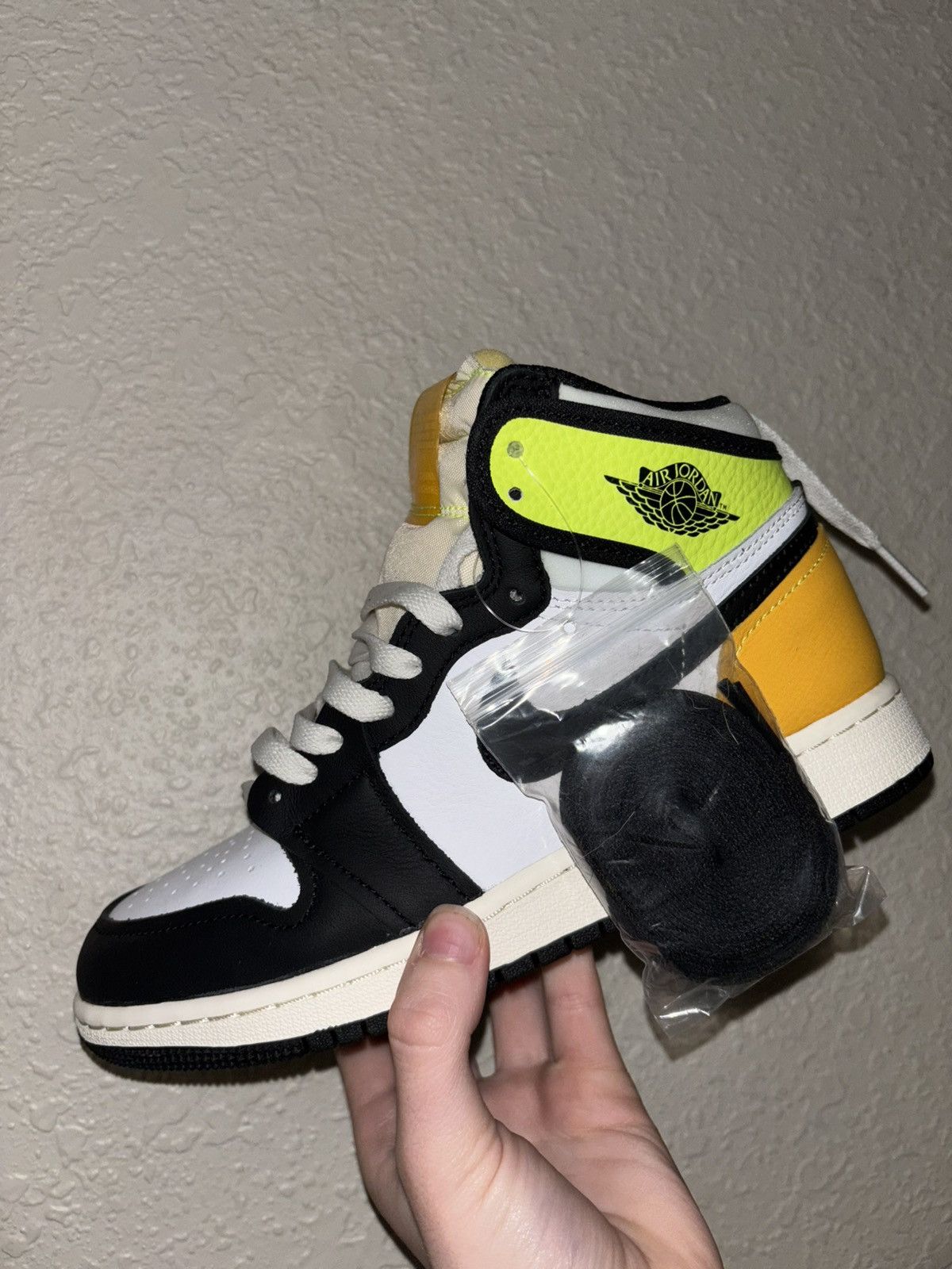 Nike Jordan 1 Retro High White Black Volt University Gold Size US 6.5 / IT 36.5 - 3 Thumbnail