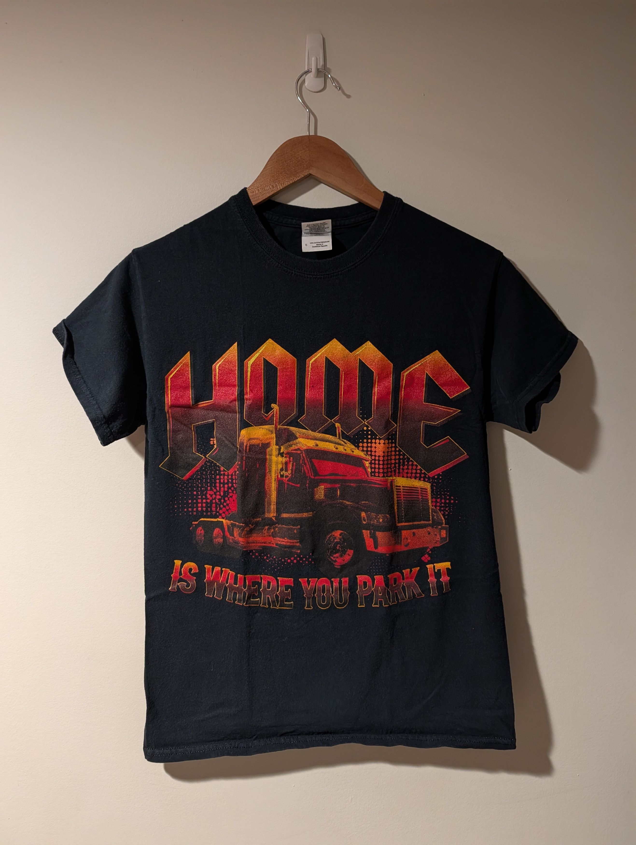 Gildan Vintage Trucking Home is Where You Park It Small T-Shirt Size US S / EU 44-46 / 1 - 1 Thumbnail