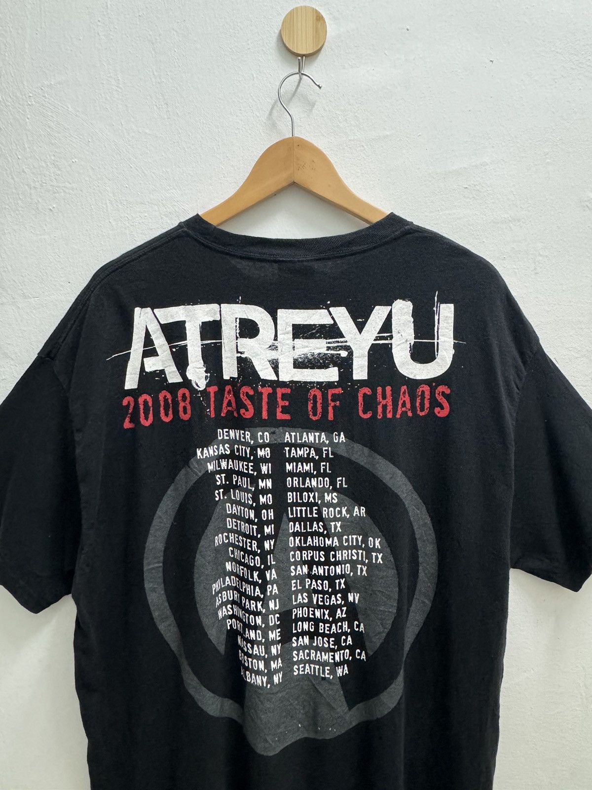 Band Tees VINTAGE ATREYU TOUR 2008 TASTE OF CHAOS TEE Size US XL / EU 56 / 4 - 8 Thumbnail