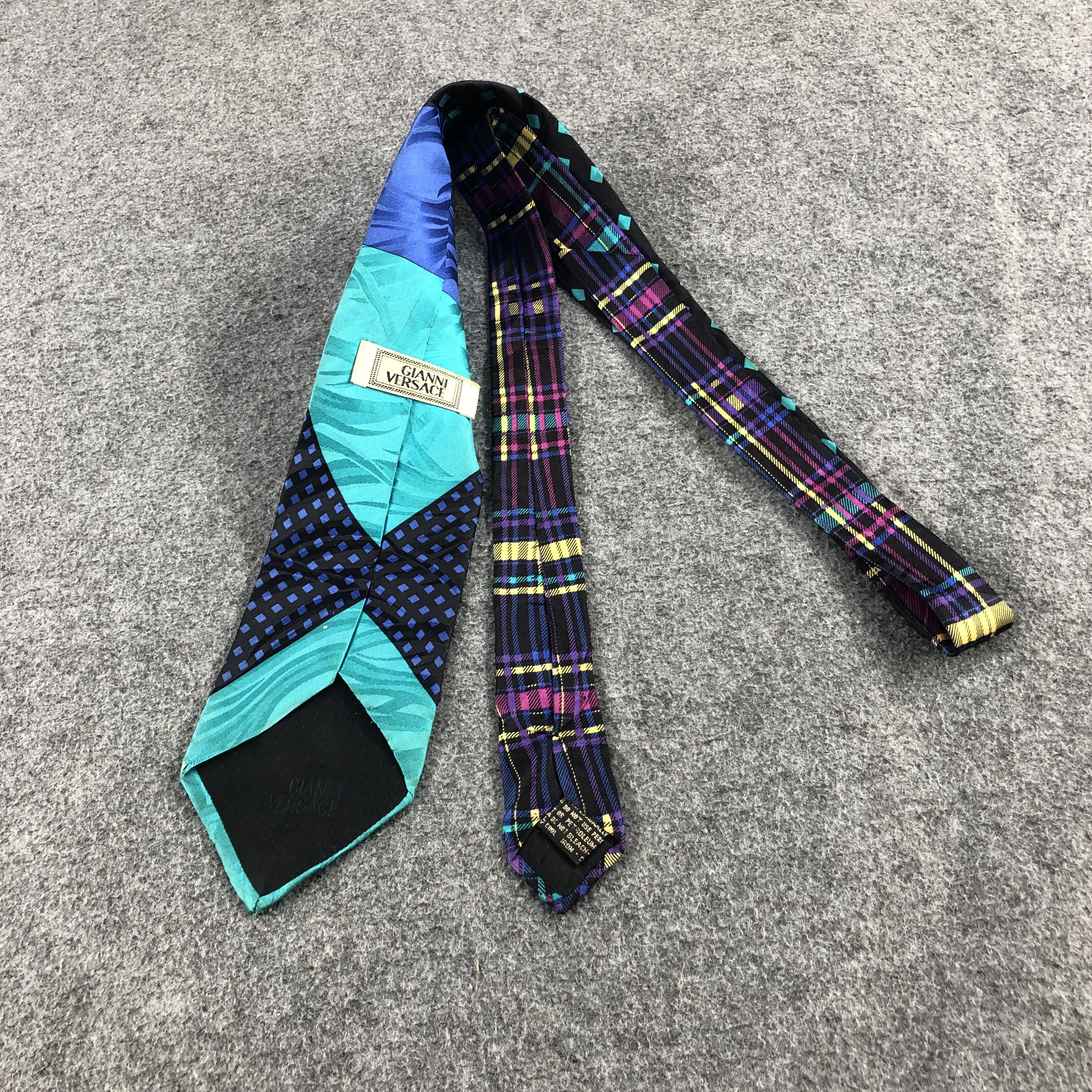 Versace × Vintage Gianni Versace Medusa Head Silk Neck Ties T51 Size ONE SIZE - 3 Thumbnail