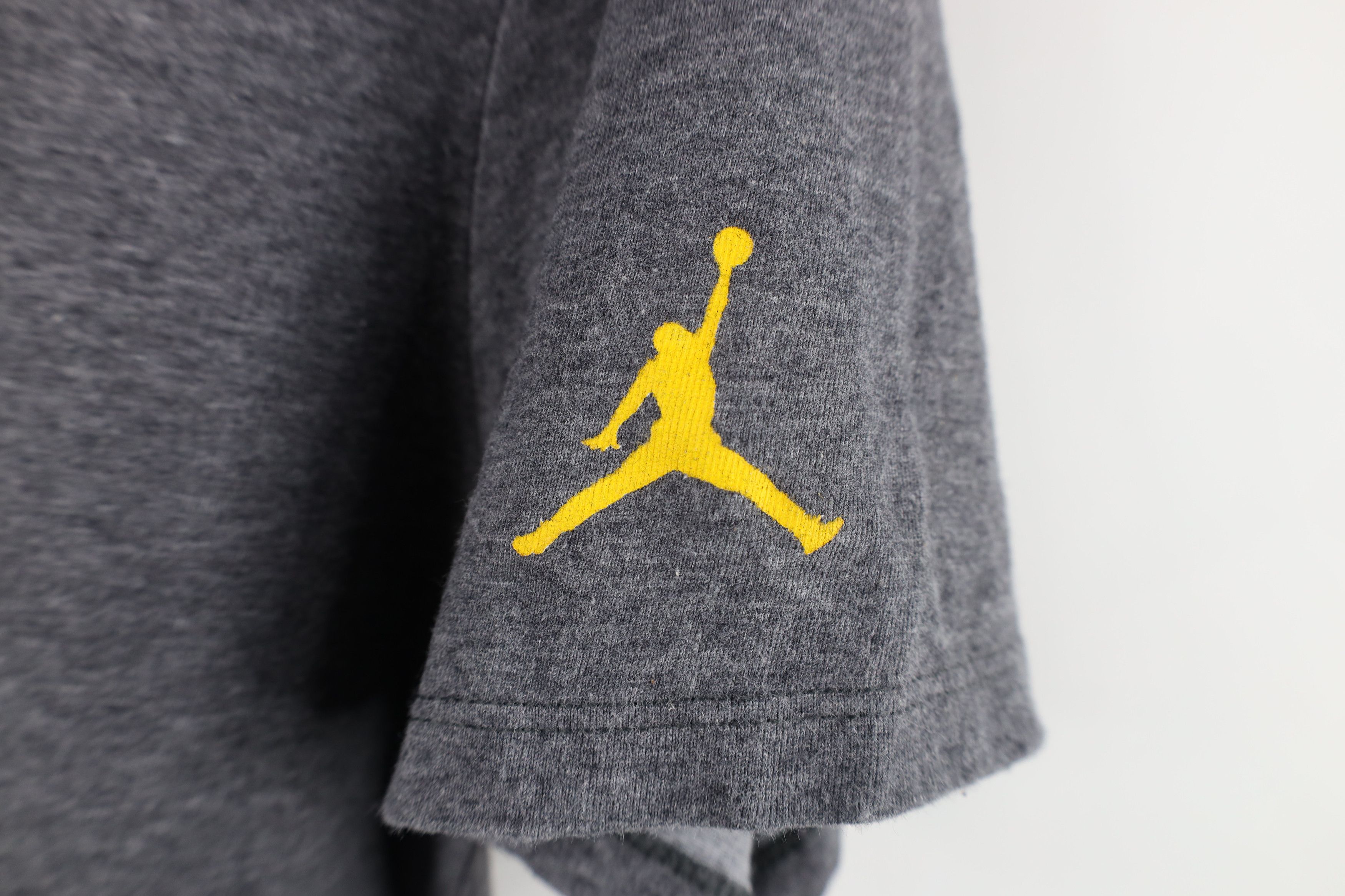Nike Nike Air Jordan University of Michigan Basketball T-Shirt Size US S / EU 44-46 / 1 - 4 Thumbnail