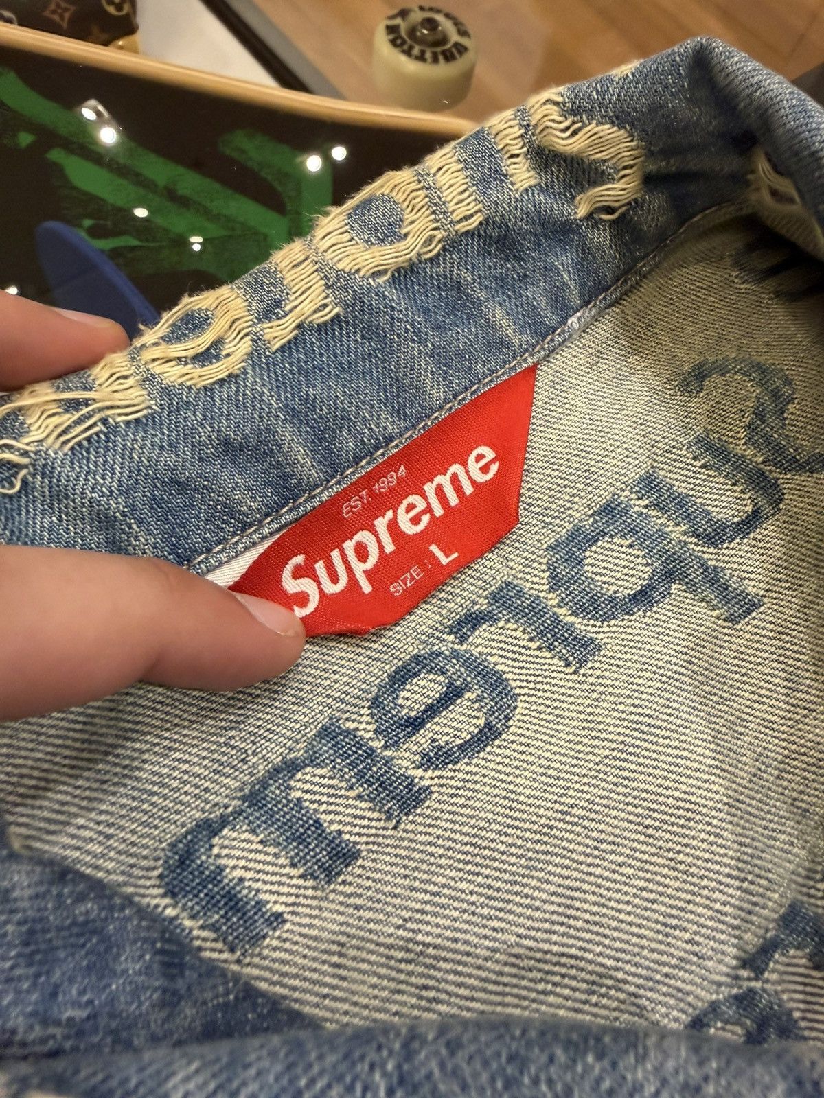 Supreme Supreme Frayed Logo Denim Trucker Jacket Size US L / EU 52-54 / 3 - 3 Thumbnail