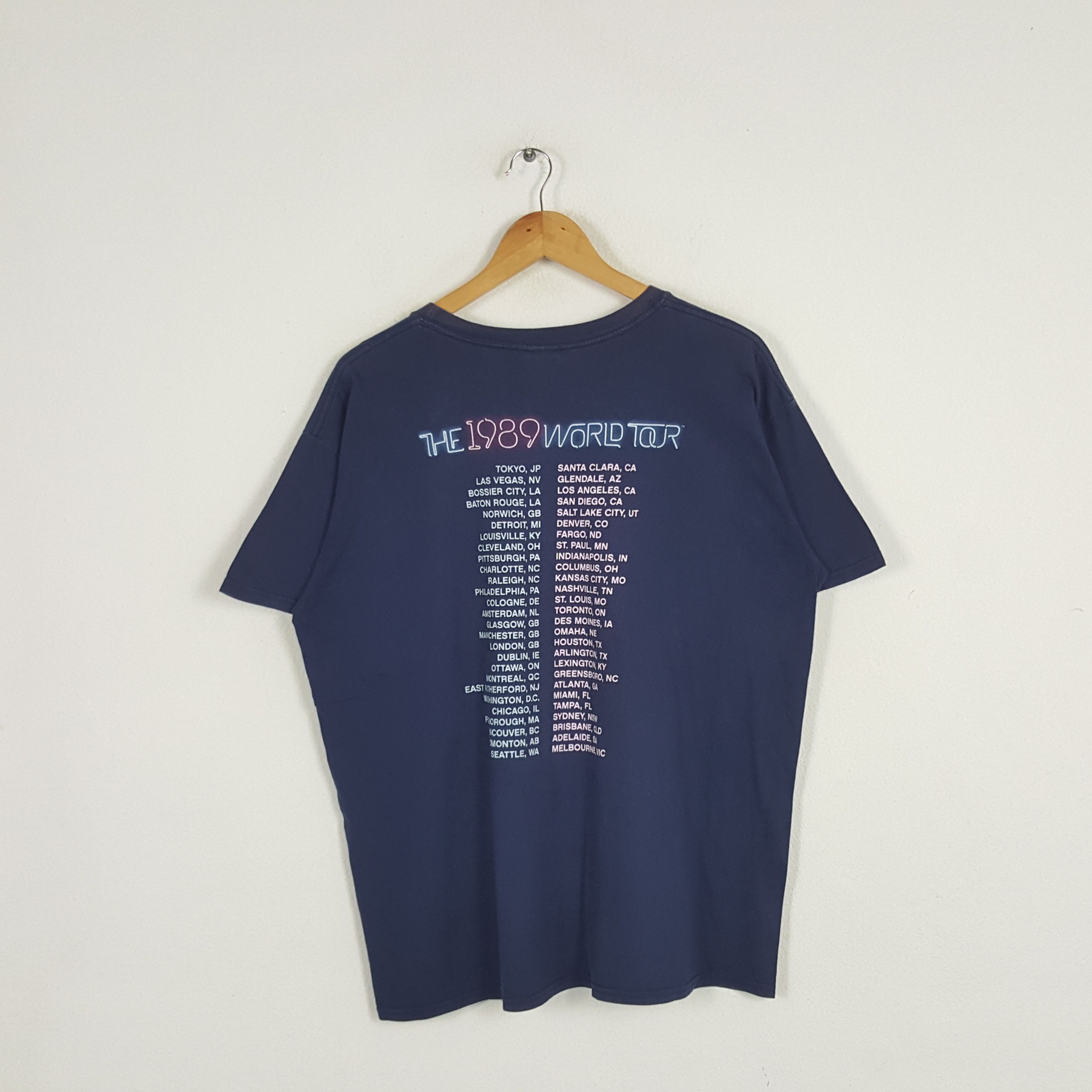 Band Tees × Vintage Vintage Taylor Swift American Singer Songwriter Tour Tshirt Size US XL / EU 56 / 4 - 3 Thumbnail