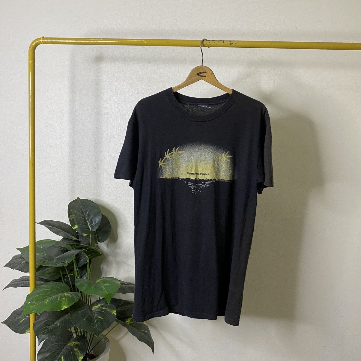 Vintage Vintage 1990s Sunset California Hip Hop Arts 1976 T Shirt Size US M / EU 48-50 / 2 - 1 Thumbnail