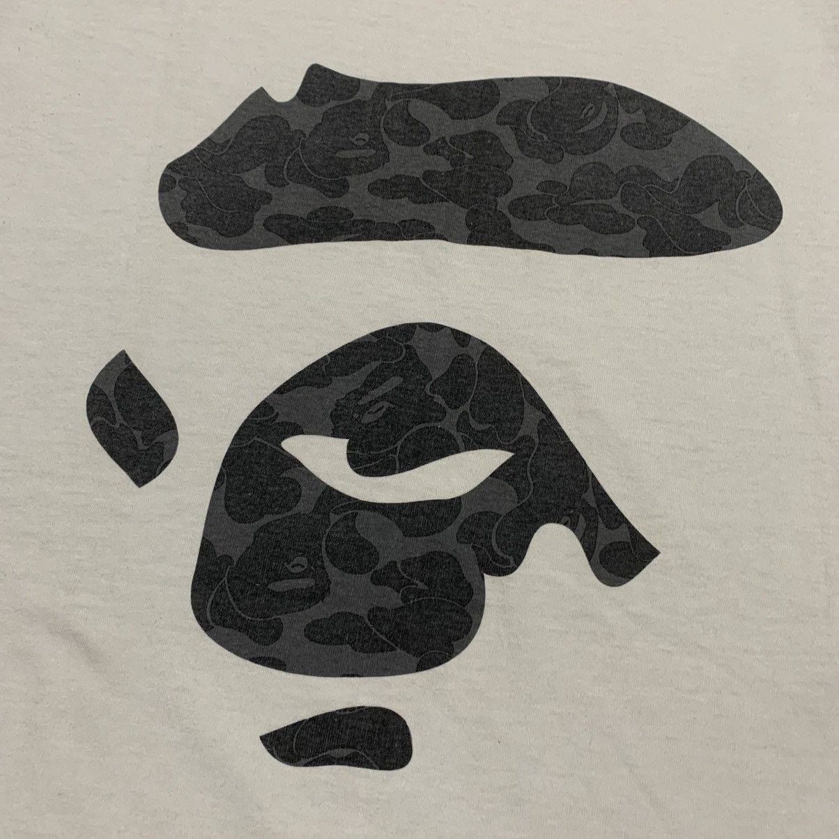 Bape Bape Large Ape Face Camo White Tee A Bathing Ape Vintage Size US L / EU 52-54 / 3 - 4 Thumbnail