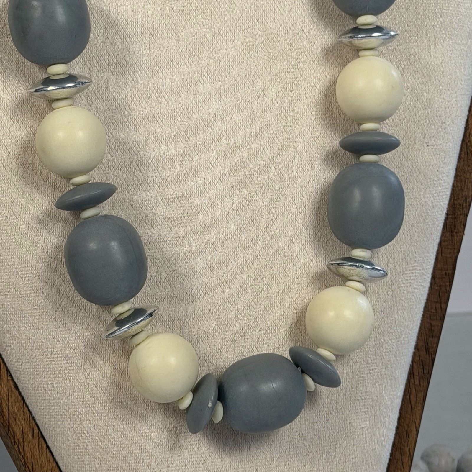 Vintage VTG 1980s Chunky Gray Silver & Cream Beaded 24" Necklace Size ONE SIZE - 5 Thumbnail