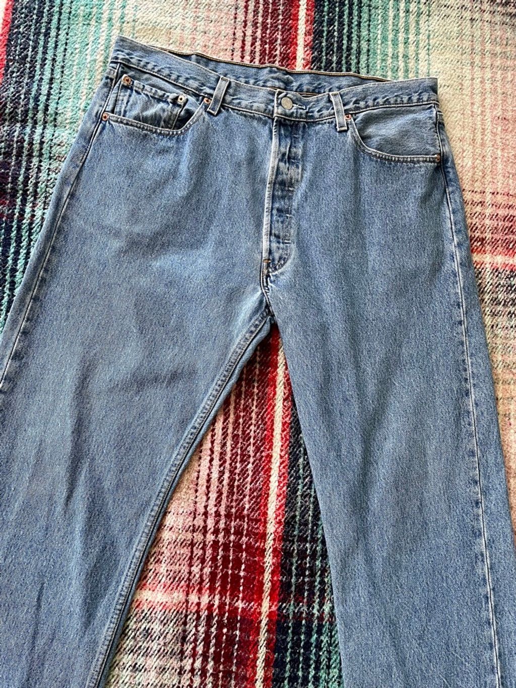 Levi's 00s Levi’s 501 Straight Fit Jeans 35x29 Size US 35 - 2 Thumbnail
