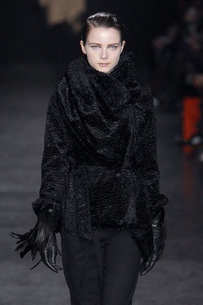 Ann Demeulemeester Ann demeulemeester 2010 Shape-shifting shawl jacket Size US M / EU 48-50 / 2 - 4 Thumbnail