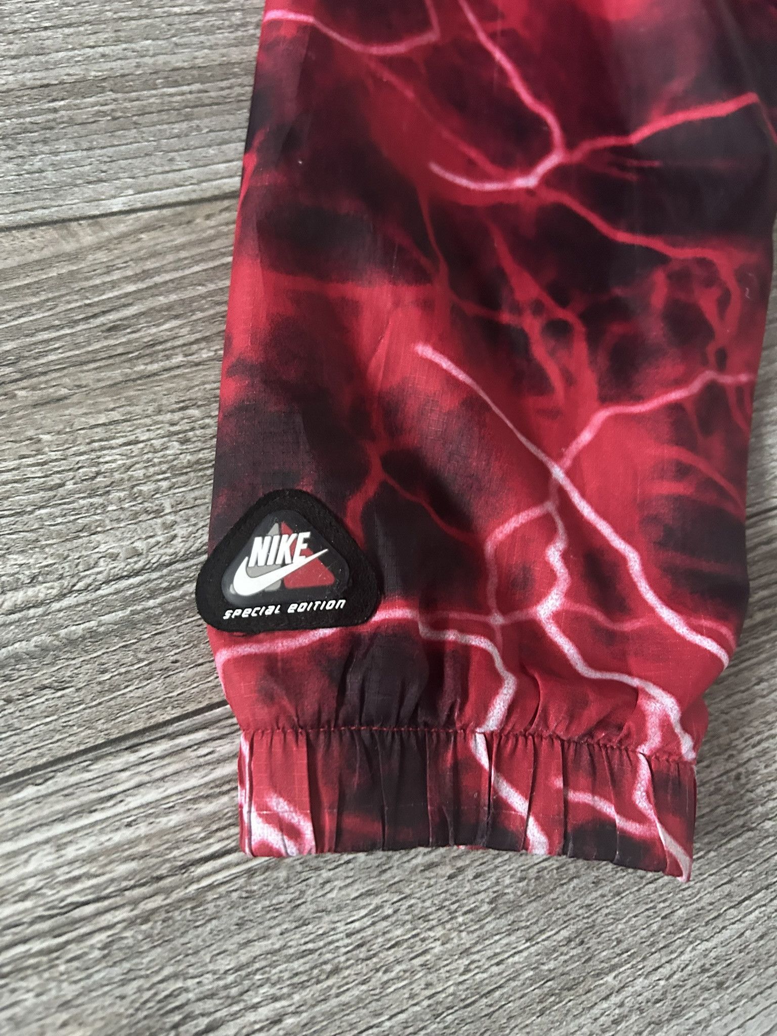 Nike Nike Windbreaker Jacket Red Lightning Print Hooded Vintage Size US S / EU 44-46 / 1 - 15 Thumbnail