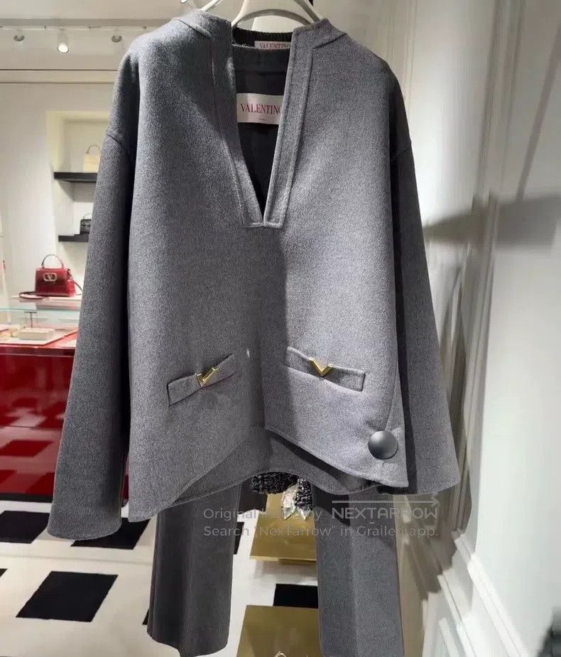 Valentino Valentino V-neck coat shirt Size S / US 4 / IT 40 - 7 Thumbnail