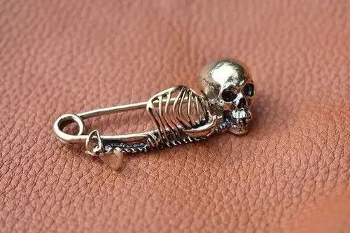 VIBE 2Pcs / Set Gothic Skull Safety Brooches Size ONE SIZE - 2 Thumbnail