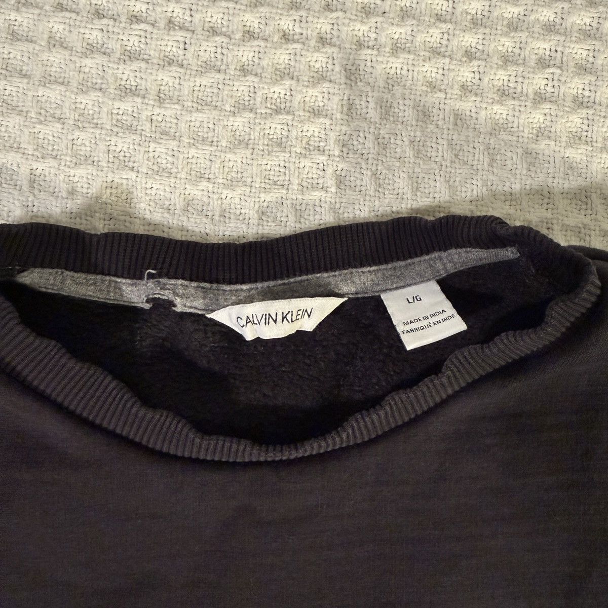 Calvin Klein Calvin Klein Minimal Logo Black Crewneck – Size L Size US L / EU 52-54 / 3 - 4 Thumbnail