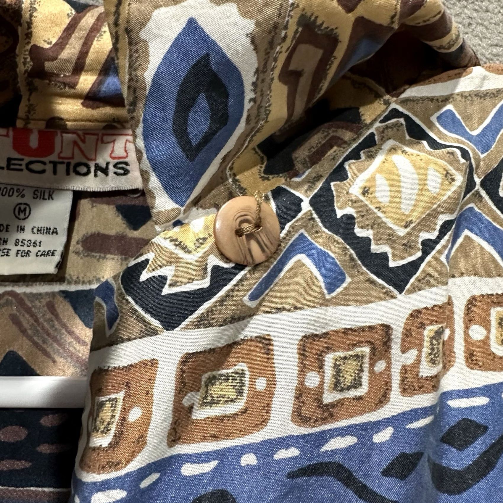 Vintage VINTAGE Stunt Collections Shirt Women M Blue Beige Tribal Aztec Silk Loop Collar Size M / US 6-8 / IT 42-44 - 7 Thumbnail