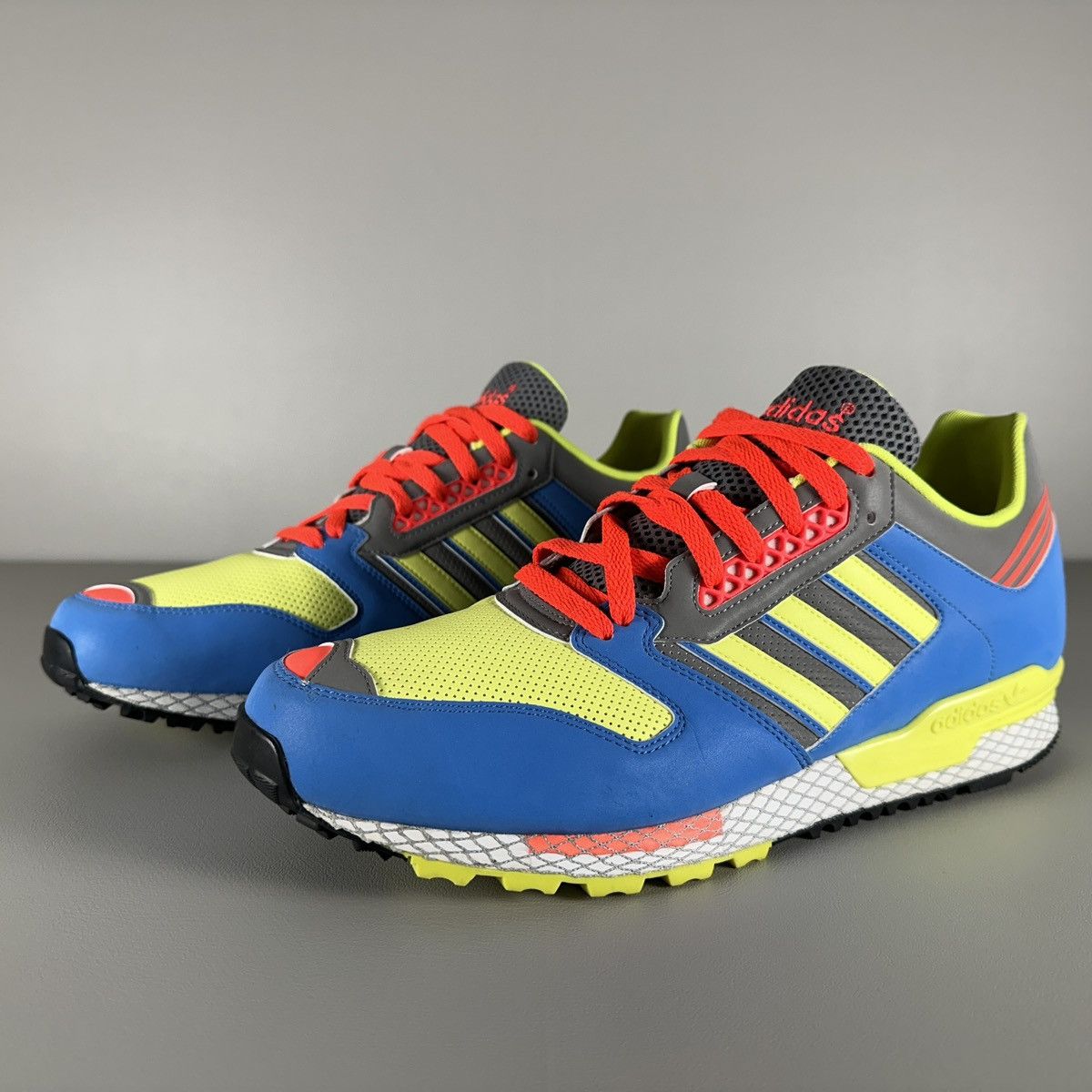 Adidas Rare adidas Originals Questar reflective 2010 sneakers Size US 12 / EU 45 - 2 Thumbnail