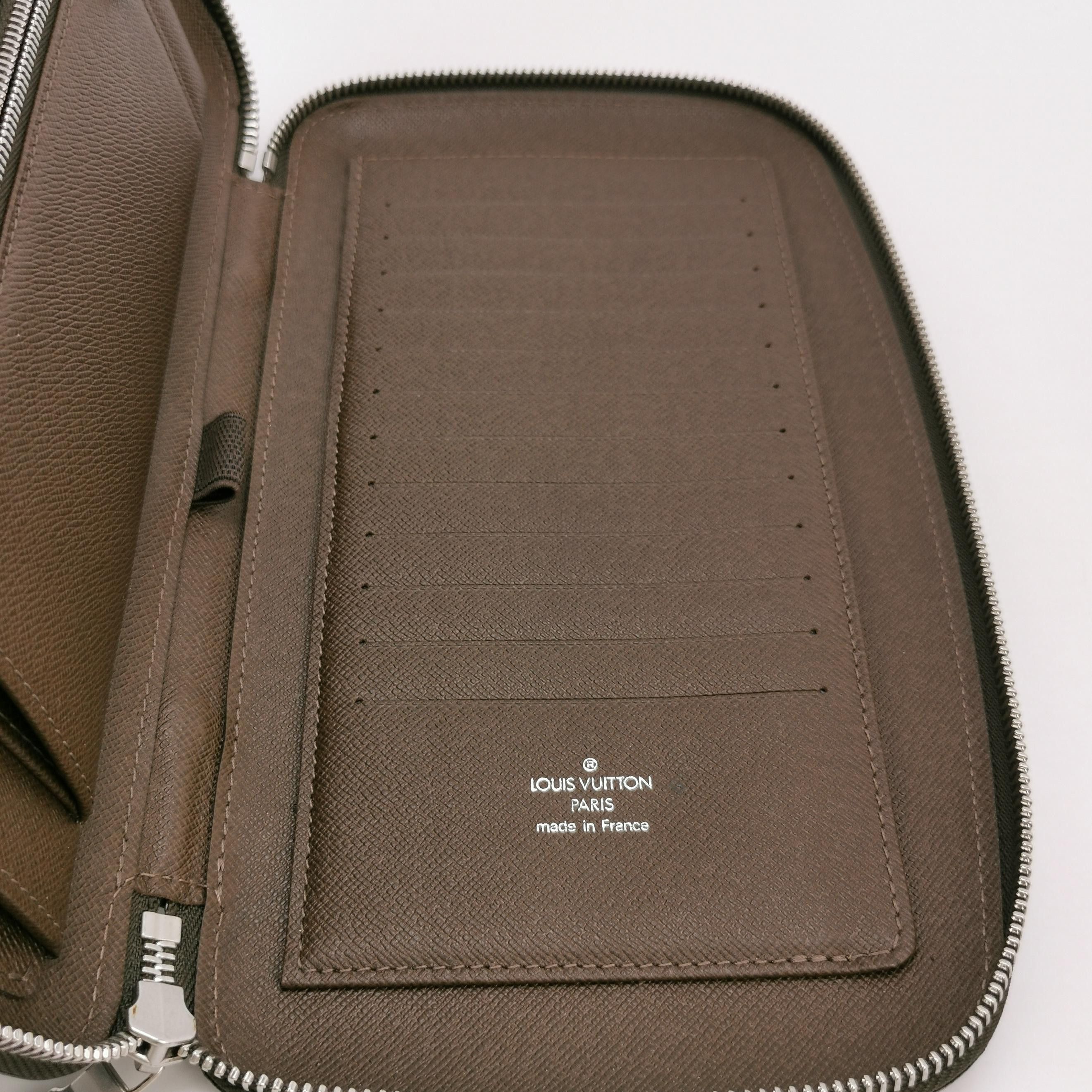 Louis Vuitton Louis Vuitton (LV) Taiga Atoll leather solid color zipper c Size ONE SIZE - 4 Thumbnail