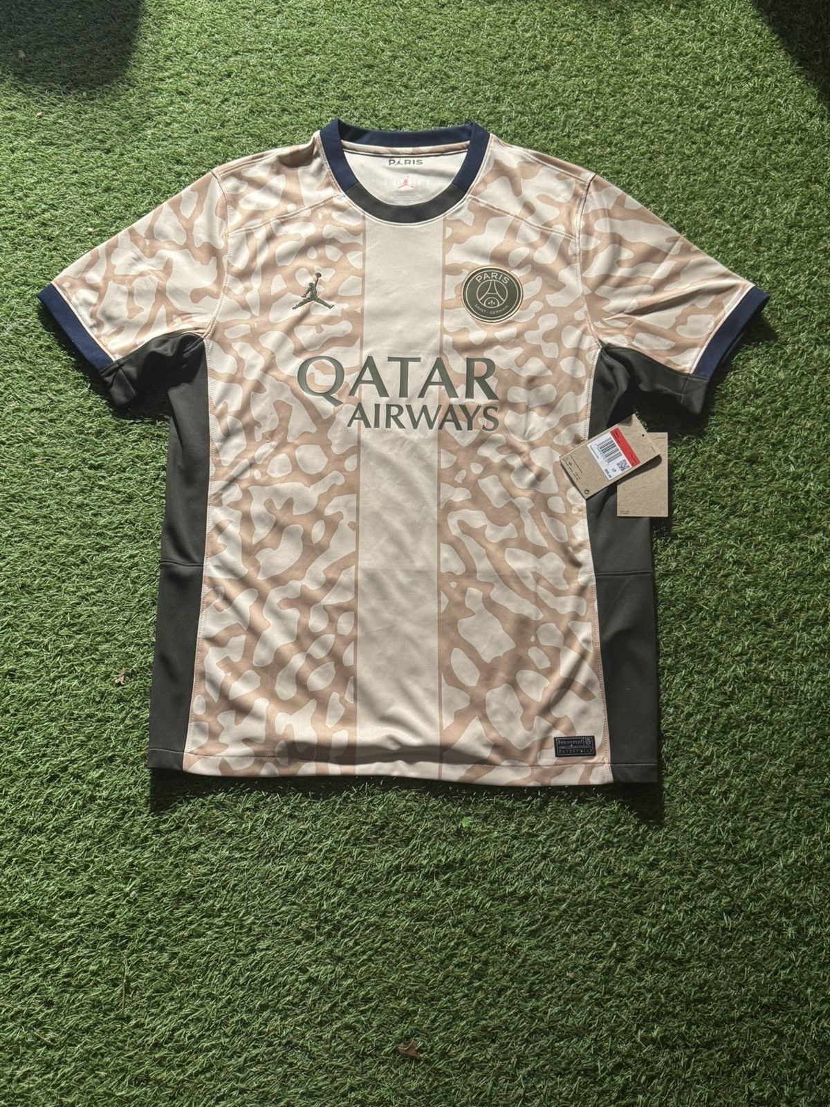 Nike PSG 23/24 4th kit Men’s L Mbappe #7 NWT Size US L / EU 52-54 / 3 - 1 Thumbnail